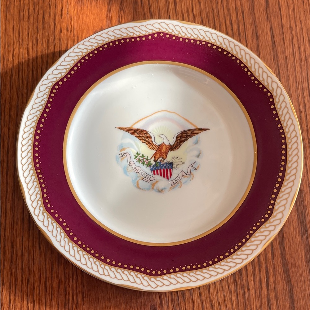LINCOLN WHITE HOUSE DESSERT COLLECTION PLATE - Boxed with COA & Recipe